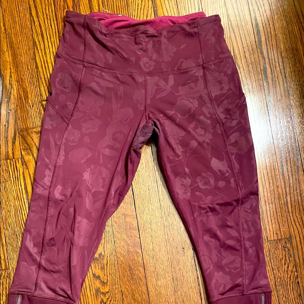 Lululemon size 10 cranberry crop jogger with zippers